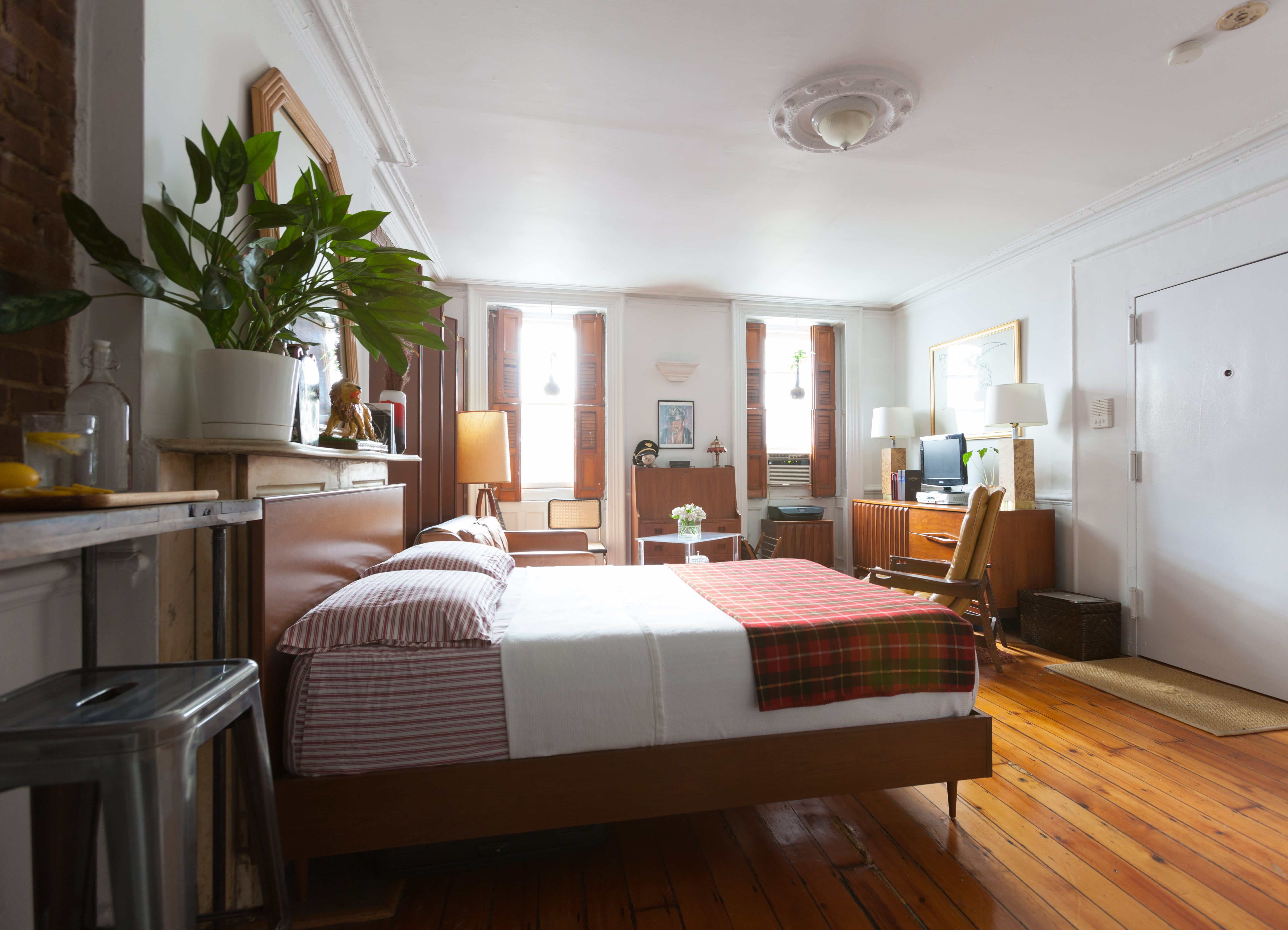 House Tour A Menswear Designer's Small Brooklyn Studio Apartment Therapy